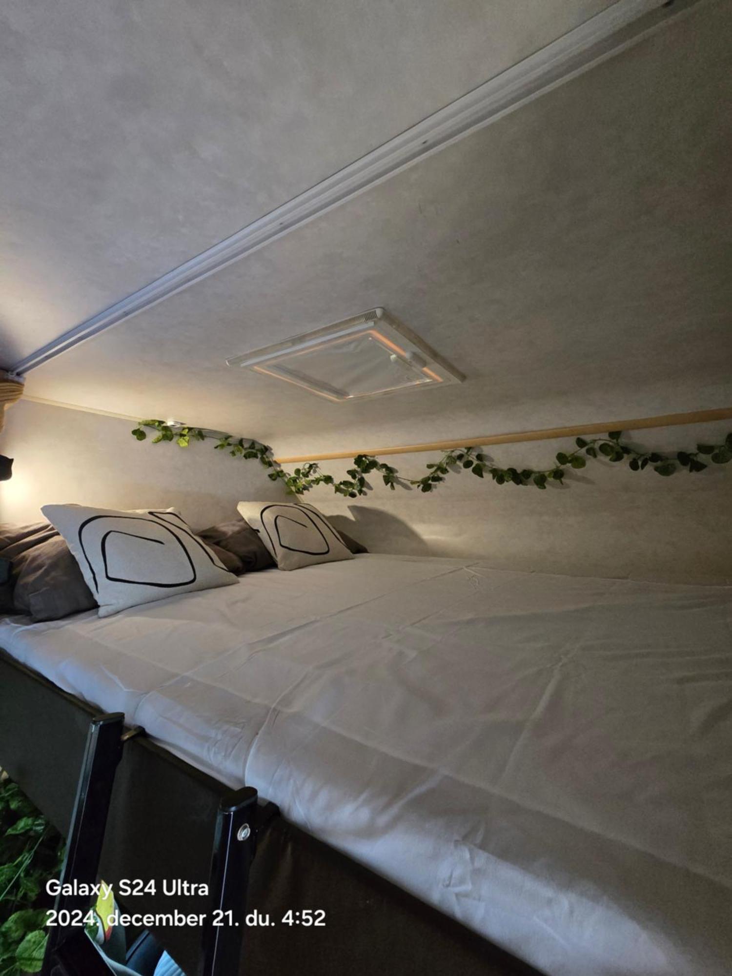 Autocaravan,camper,campervan,motorhome,not Driveable,only Habitable Campsite