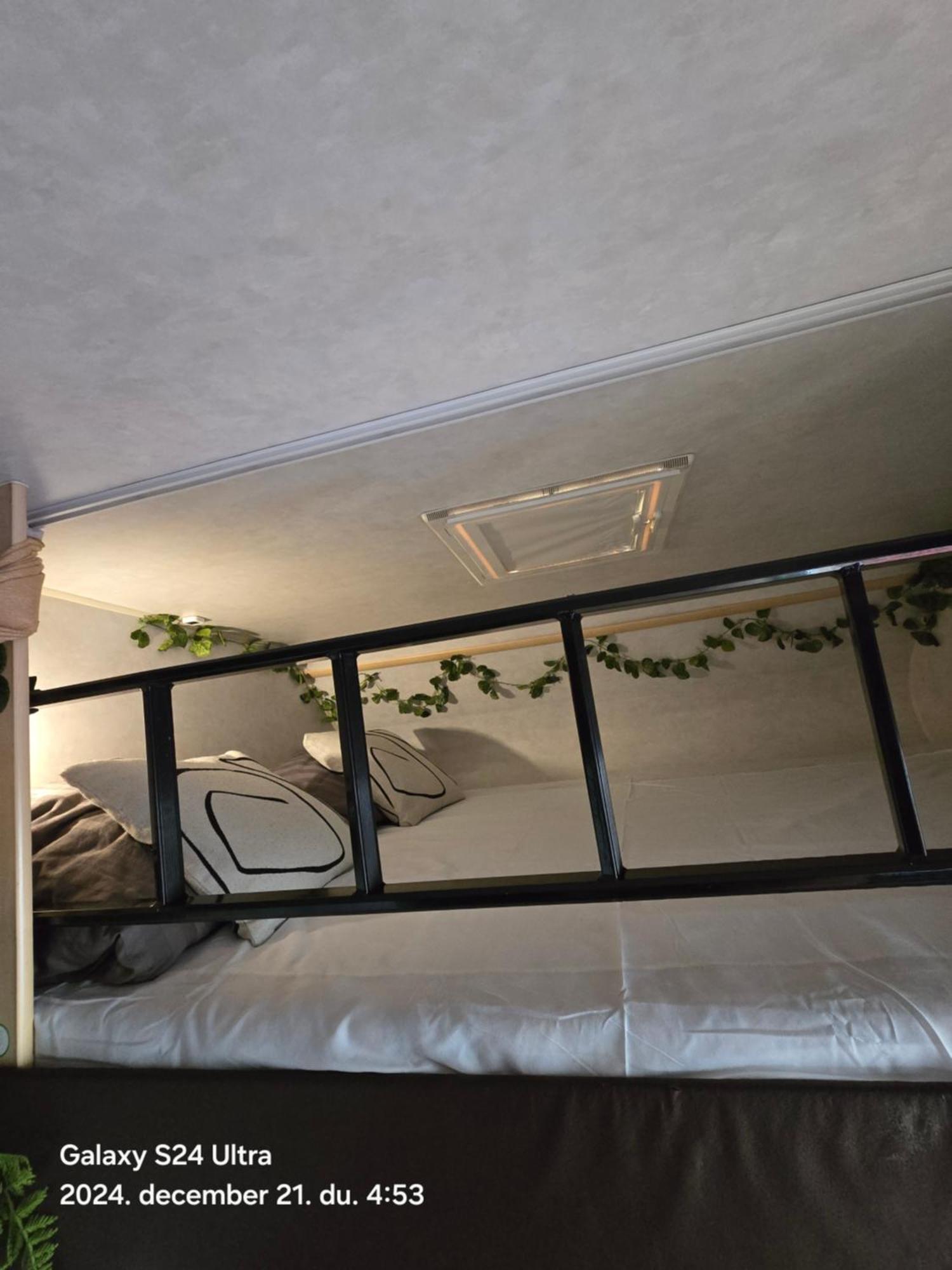 Campsite Autocaravan,camper,campervan,motorhome,not Driveable,only Habitable *