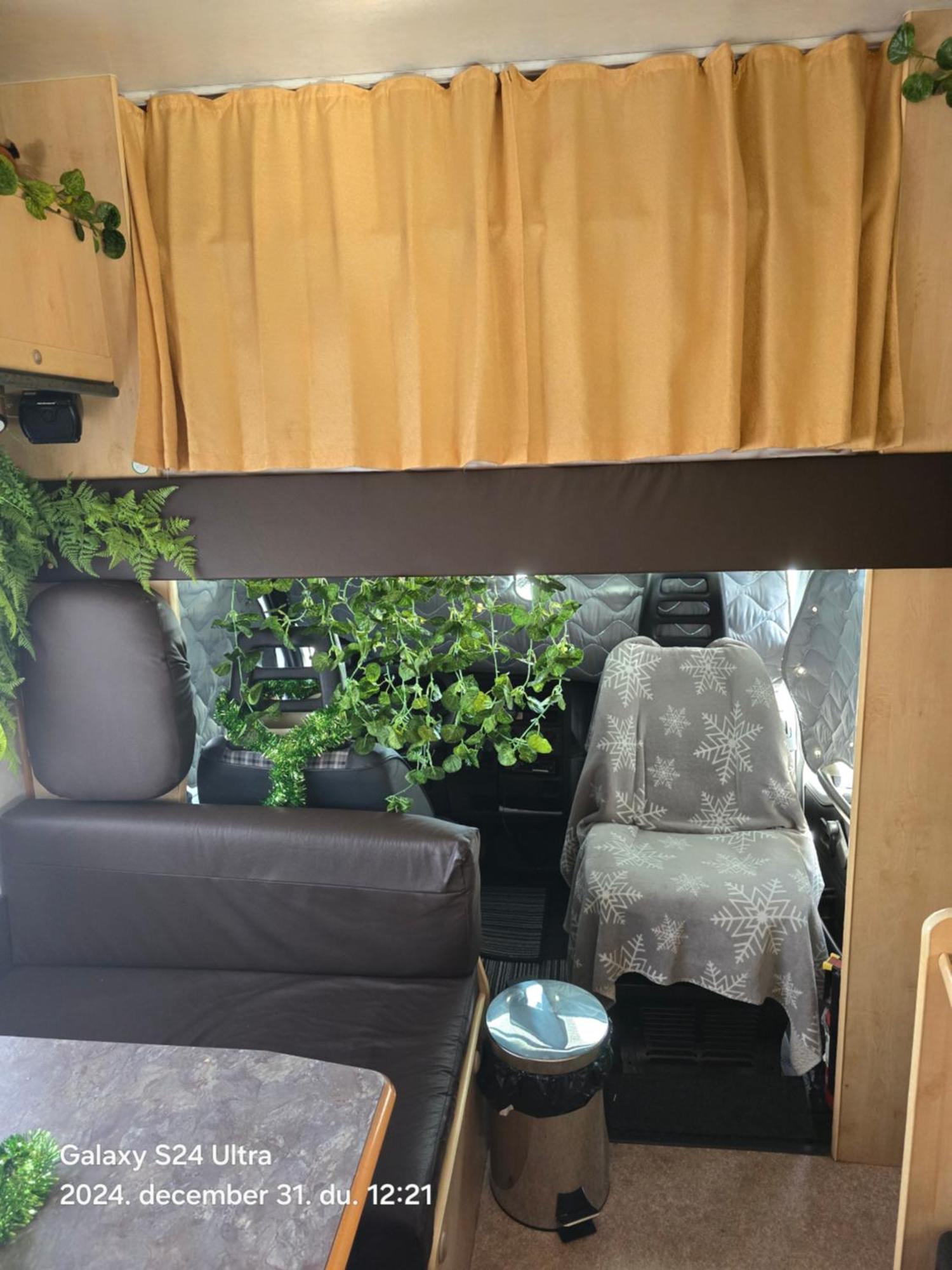 Campsite Autocaravan,camper,campervan,motorhome,not Driveable,only Habitable Los Cristianos (Tenerife)